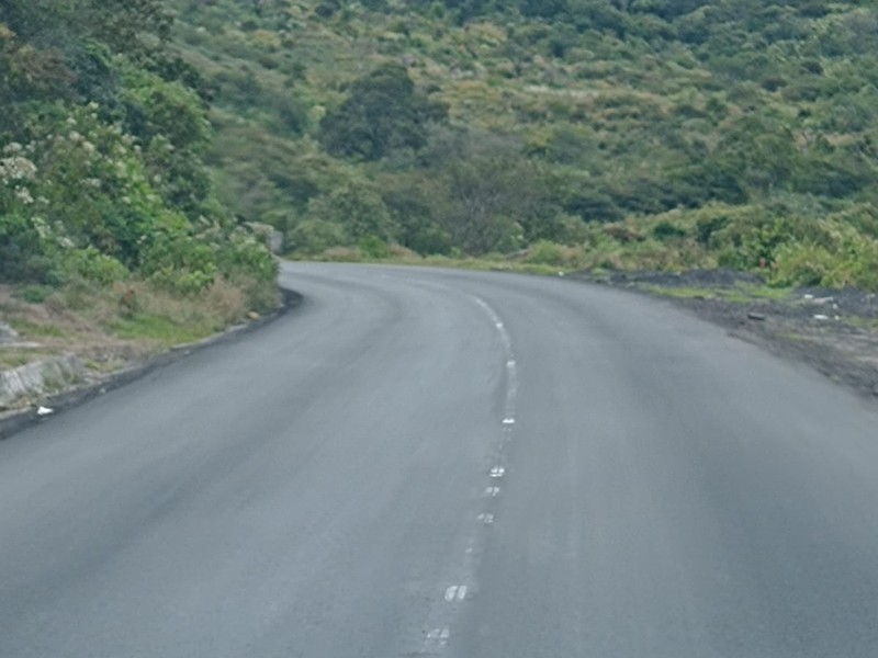 Piden a autoridades de Acultzingo que pinten carretera
