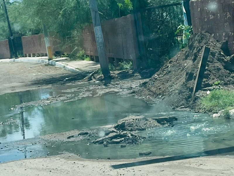 Piden a Gobernador atención por aguas negras que afectan a-estudiantes