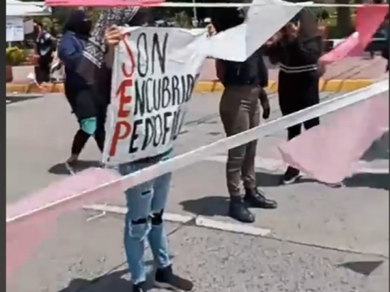 Piden a la SEJ retirar cargos a detenidas en manifestación