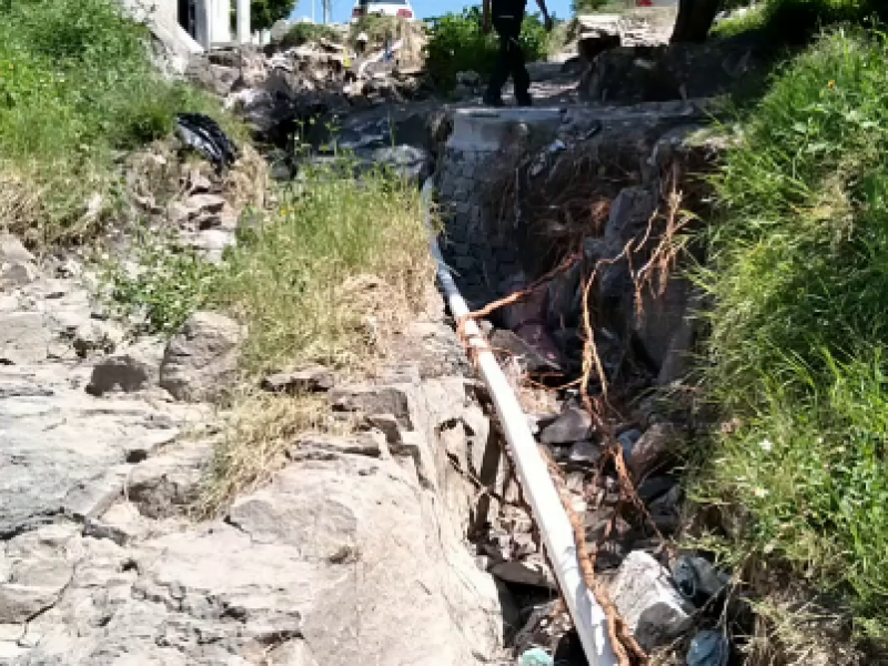 Piden a las autoridades les puedan arreglar la calle