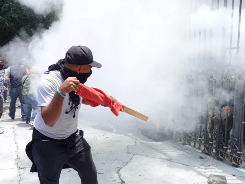 Piden a maestros responder por actos violentos en Segob