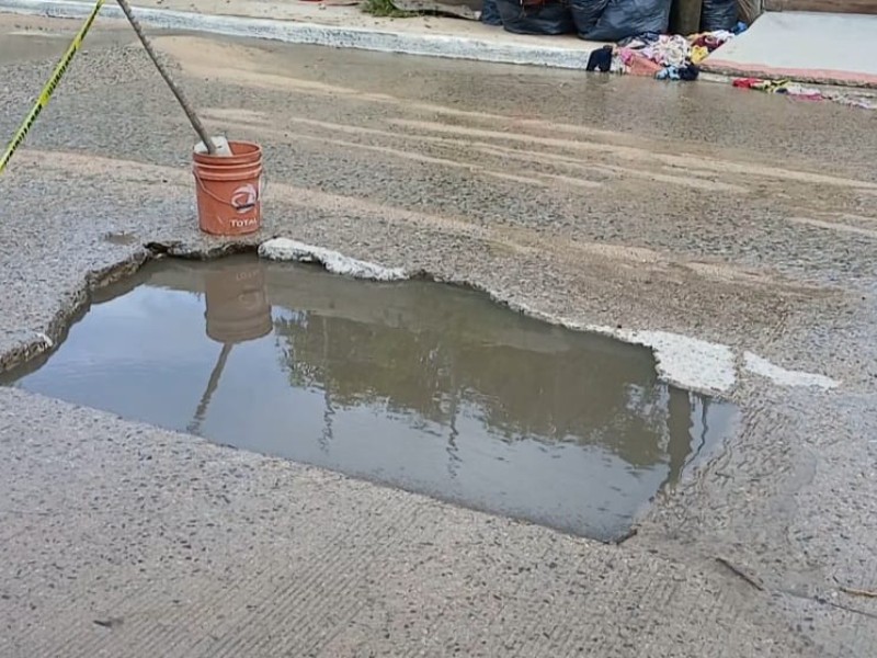 Afecta bache vialidad en colonia El Zacatal
