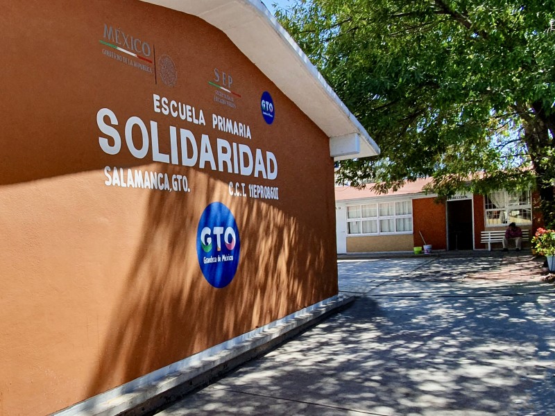 Piden a padres de familia apoyar a docentes en escuelas