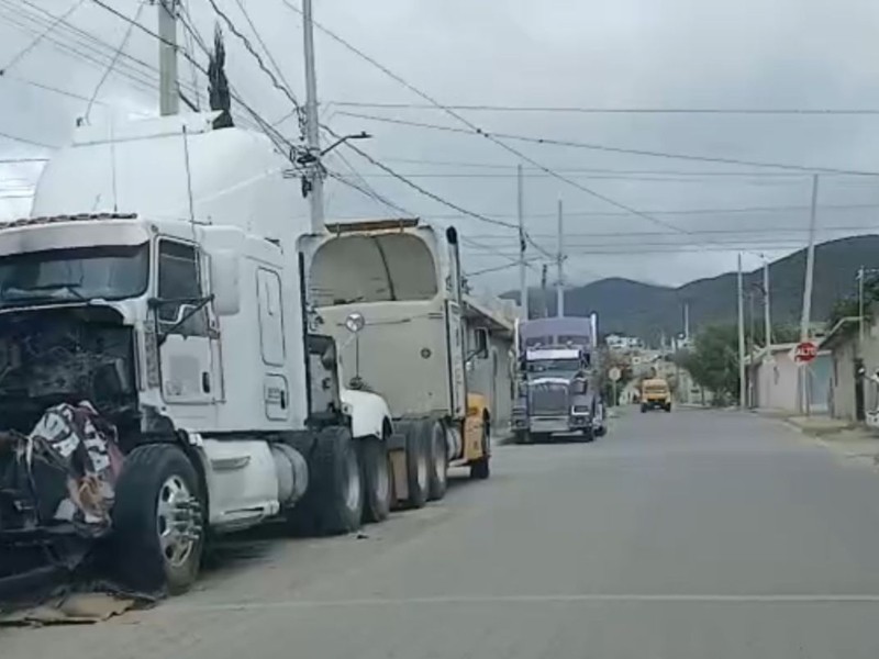 Piden a taller de trailers no afectar vialidades