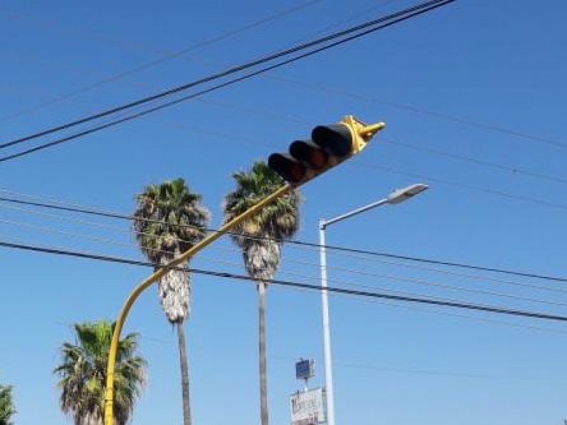Piden a tránsito habilitar semáforos en Héroe de Nacozari