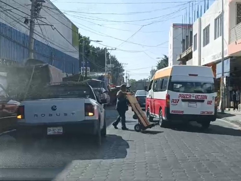 Piden a transito poner orden a tráfico en La Purísima