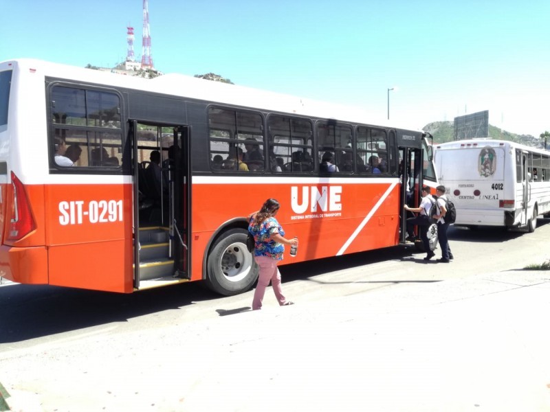 Piden aire acondicionado en transporte público