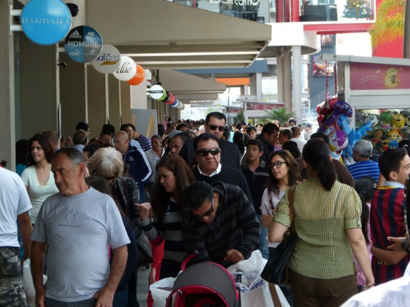 Piden al público ayudar y evitar cierren comercios en Navidad