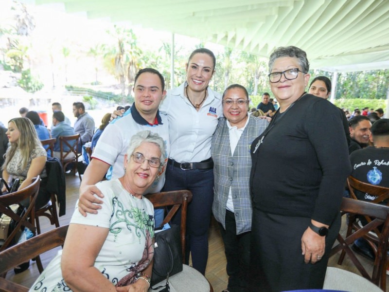 Piden Asociaciones a Alejandra Gutiérrez, mayor seguridad y programas antidrogas.