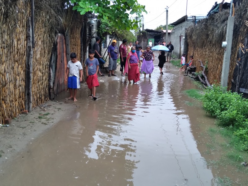 Piden atención a inundaciones de calles en San Blas Atempa