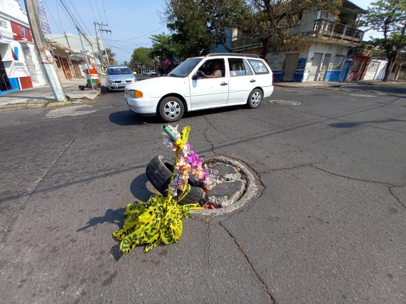 Piden atender alcantarilla en mal estado en Estaban Morales