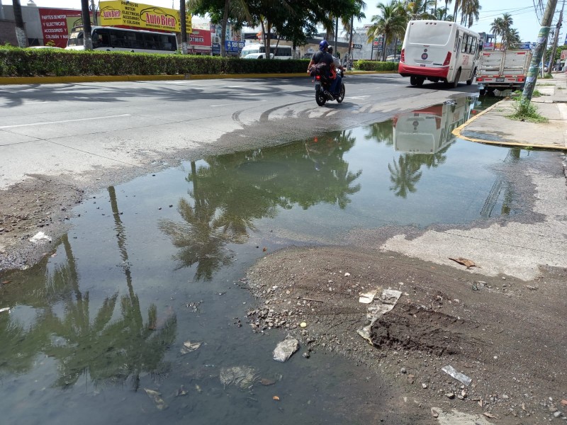 Piden atender fuga de aguas negras