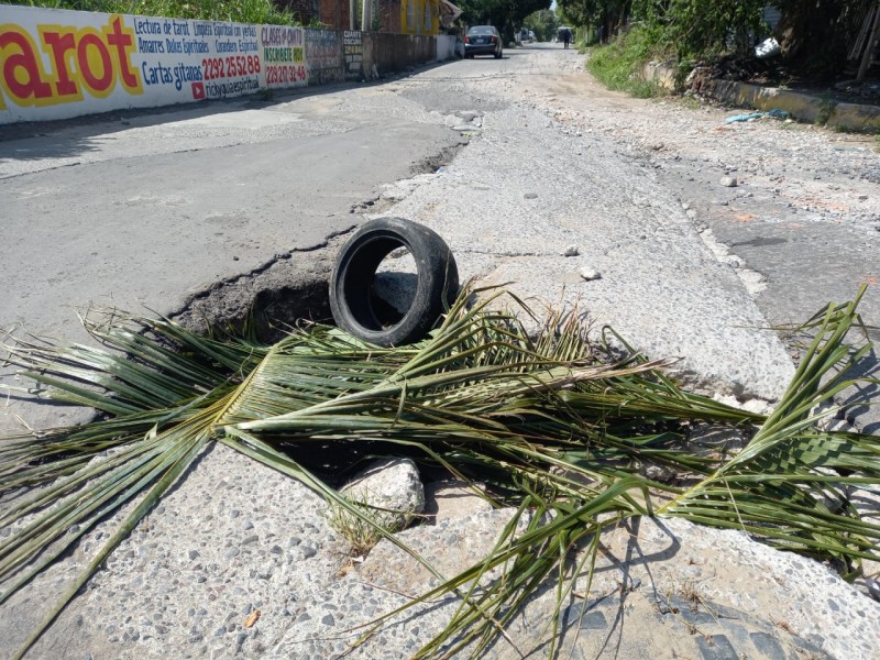 Piden atender socavón de la calle  Cuauhtémoc y Jiménez