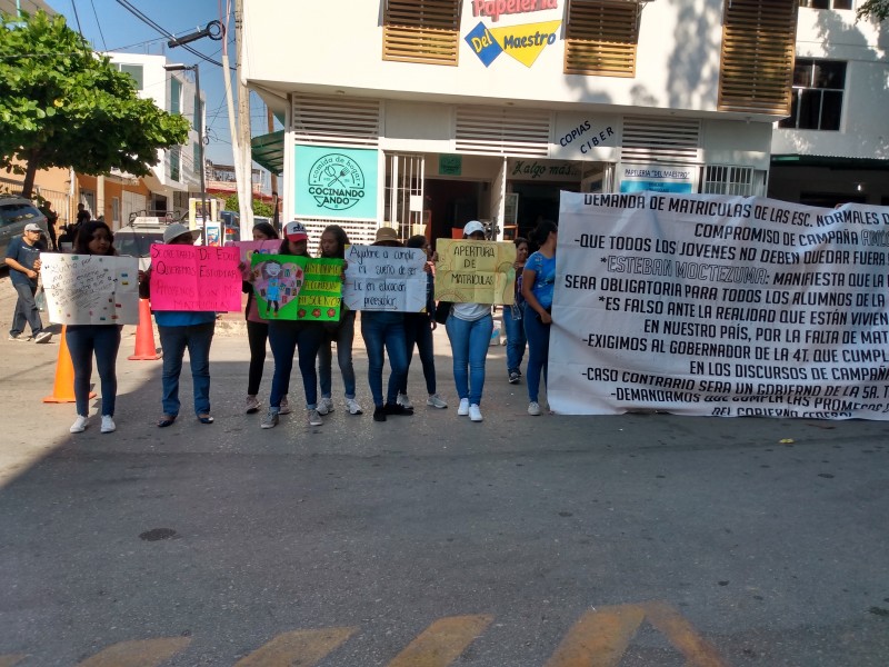 Piden espacios en escuela normal de educadoras