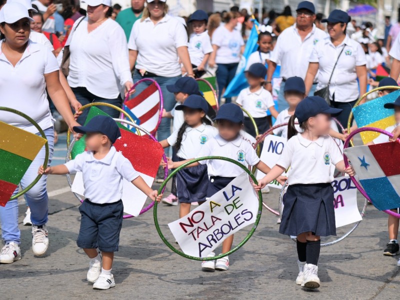 Piden frenar violencia entre países durante desfile en Tuxpan