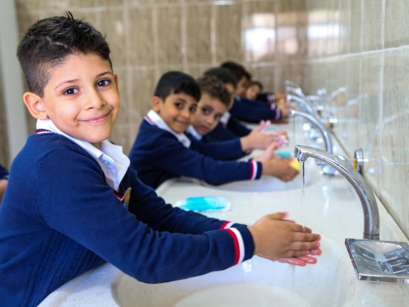 Piden garantizar agua en las escuelas antes de regreso presencial