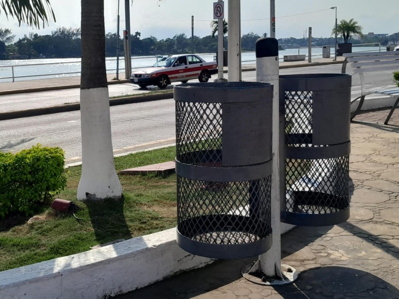 Piden hacer uso correcto de cestos de basura peatonal