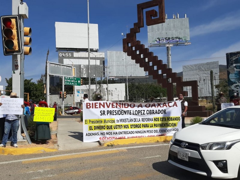 Piden intervención de AMLO en conflicto de Mixistlán