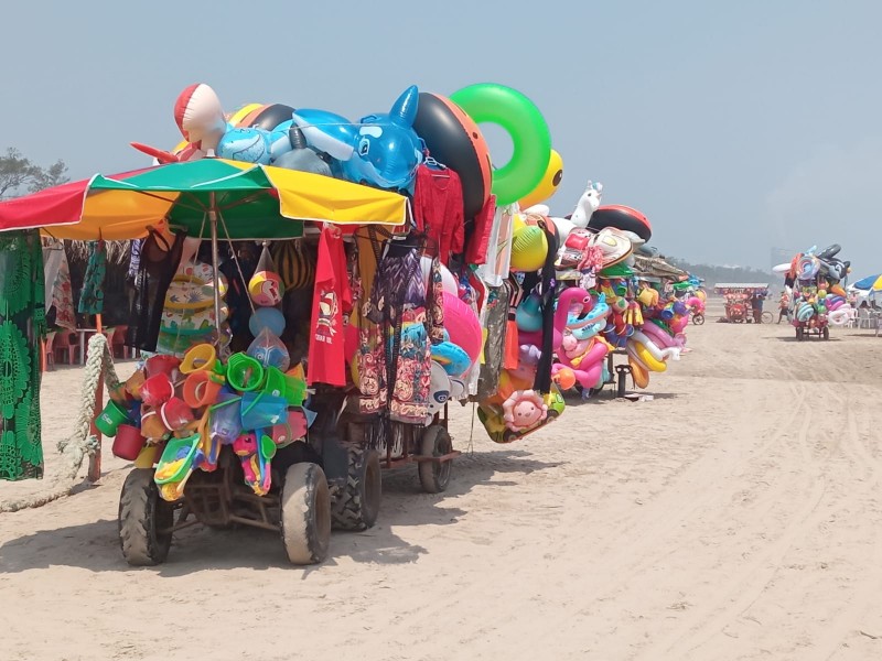 Piden intervención de Comercio en la playa de Tuxpan