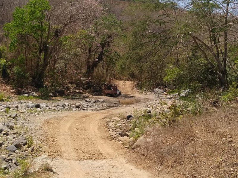 Piden la construcción de un vado en poblado de Coahuayutla