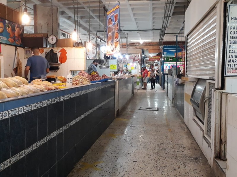 Piden locatarios de mercado apertura de calles por bajas ventas