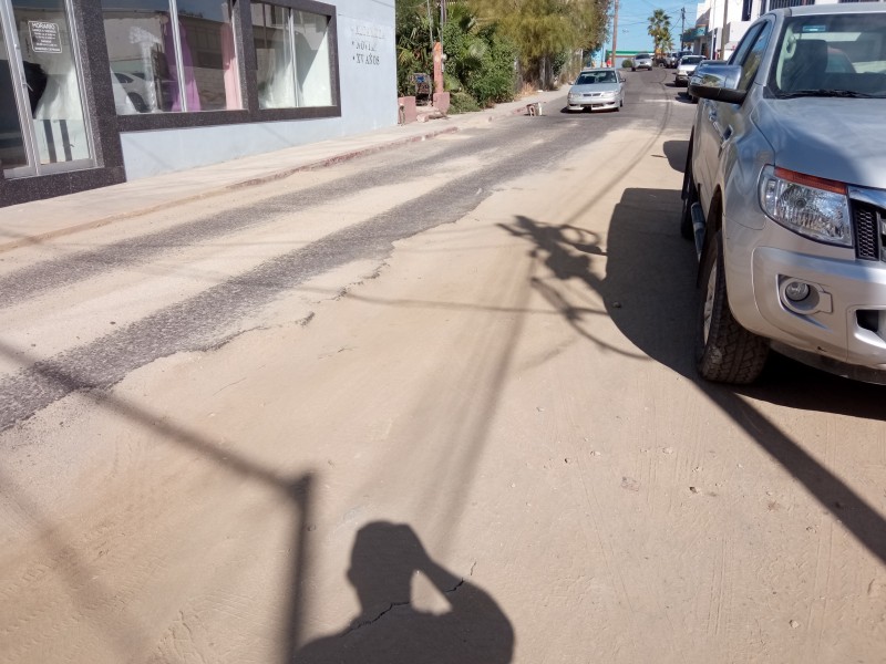 Piden locatarios y vecinos de la calle Zaragoza bacheo