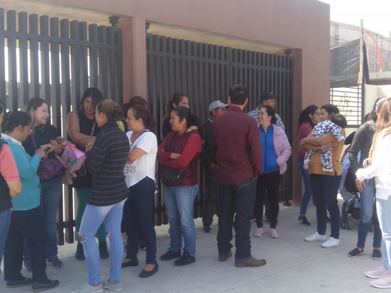 Piden madres de familia abrir kinder en Toluca
