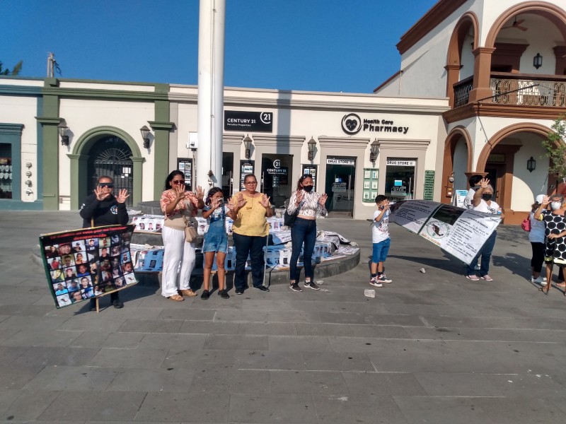 Piden manifestantes esclarecimiento de familiares desaparecidos