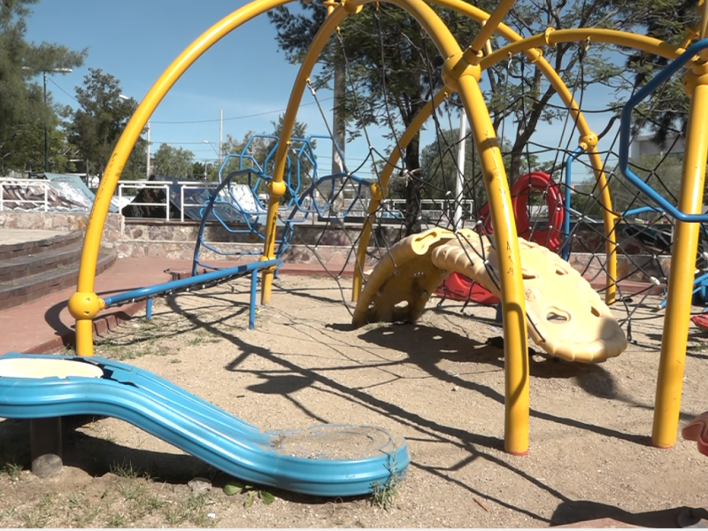 Piden mantenimiento en la Plaza de la Ciudadanía Efraín Huerta