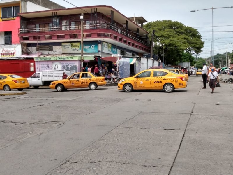 Piden más operativos contra taxis piratas en Salina Cruz