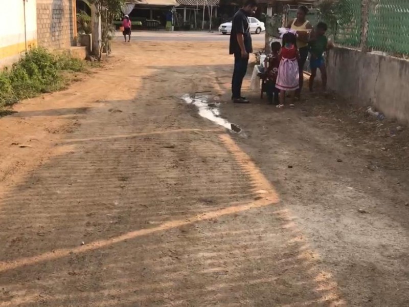 Piden pavimentación de calle principal en Los Tamarindos