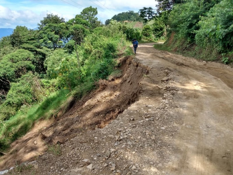 Piden pavimentación de carretera en Jitotol
