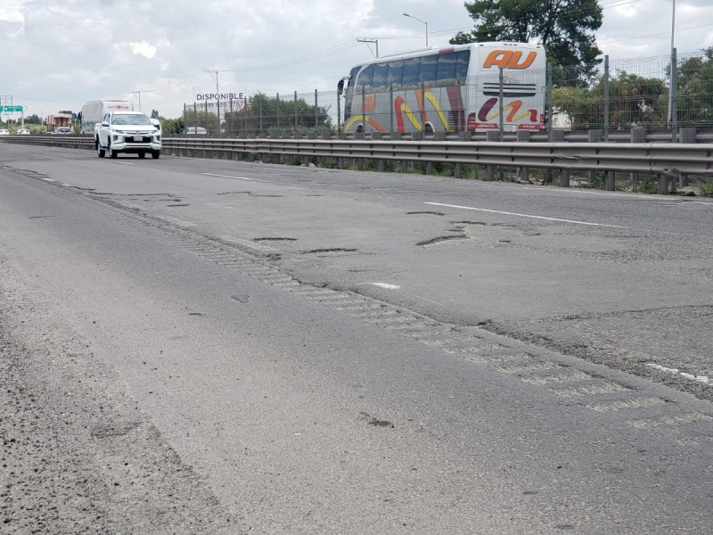 Piden priorizar bacheo del tramo de autopista México-Puebla altura periférico