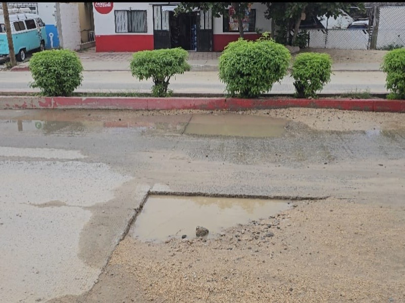 Piden que se dé atención a baches en el boulevard Forjadores