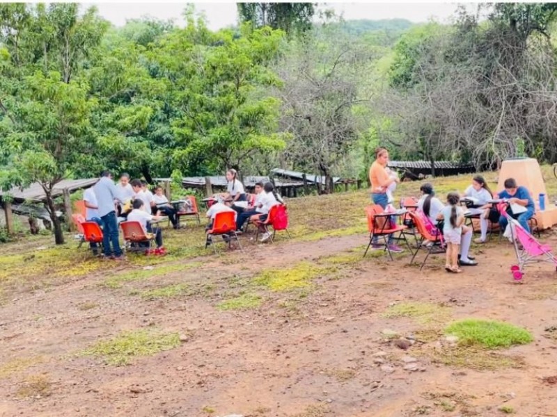 Piden reanudar clases en sierra de Petatlán y Tecpan, Guerrero