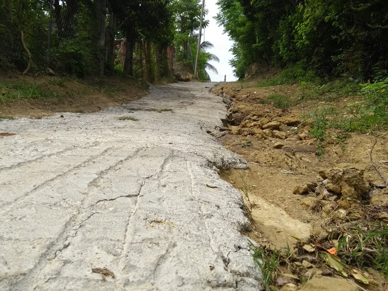 Piden rehabilitación de calles en El Retiro