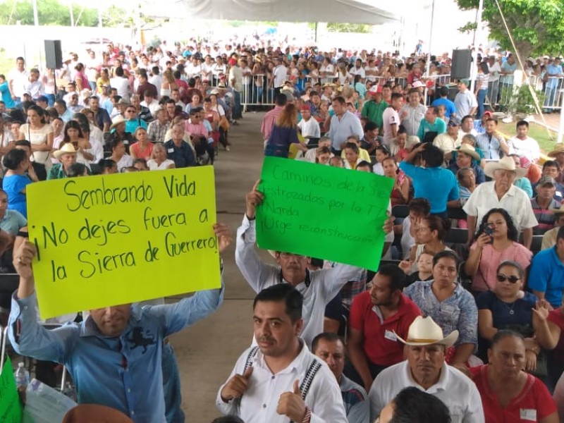 Piden rehabilitación de caminos y programa Sembrando Vida