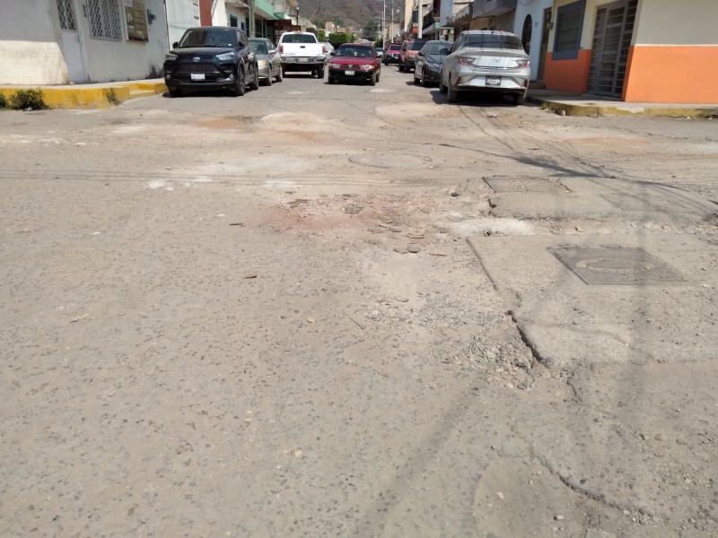 Piden rehabilitación de la calle Guayabo