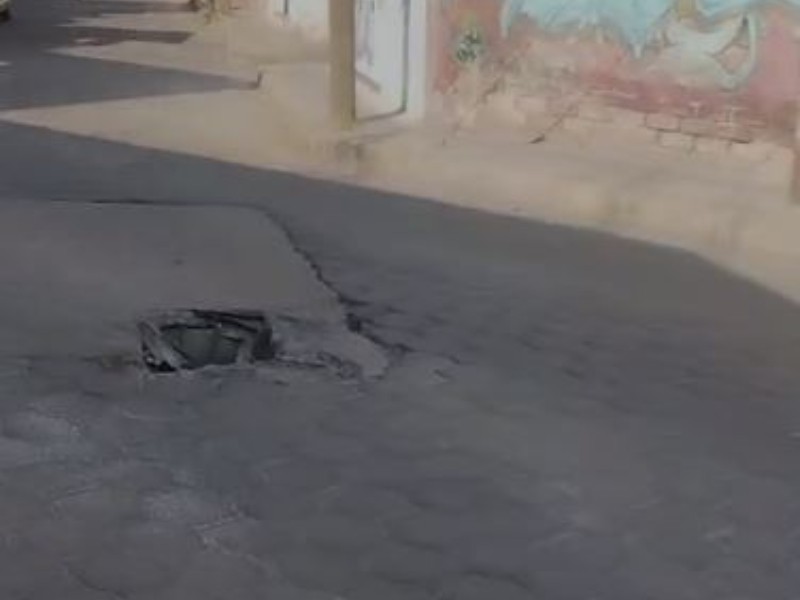 Piden reparación de alcantarilla en mal estado y de riesgo