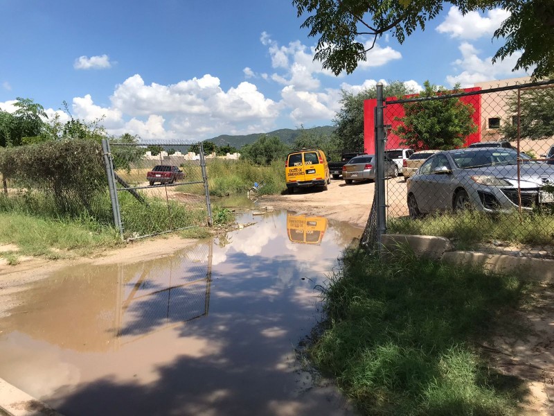 Piden reparación de fuga de aguas negras en Cecytes Pueblitos