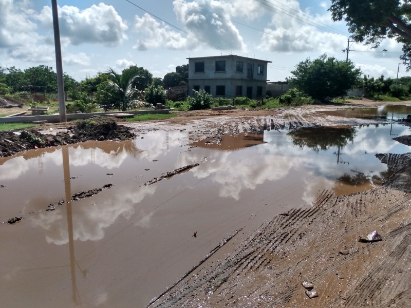 Piden reparación del camino a Playa Vicente, Juchitán