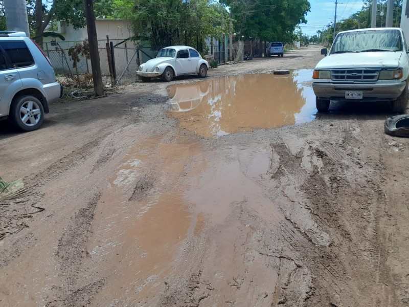 Piden reparar calles de terracería en el 9 de diciembre