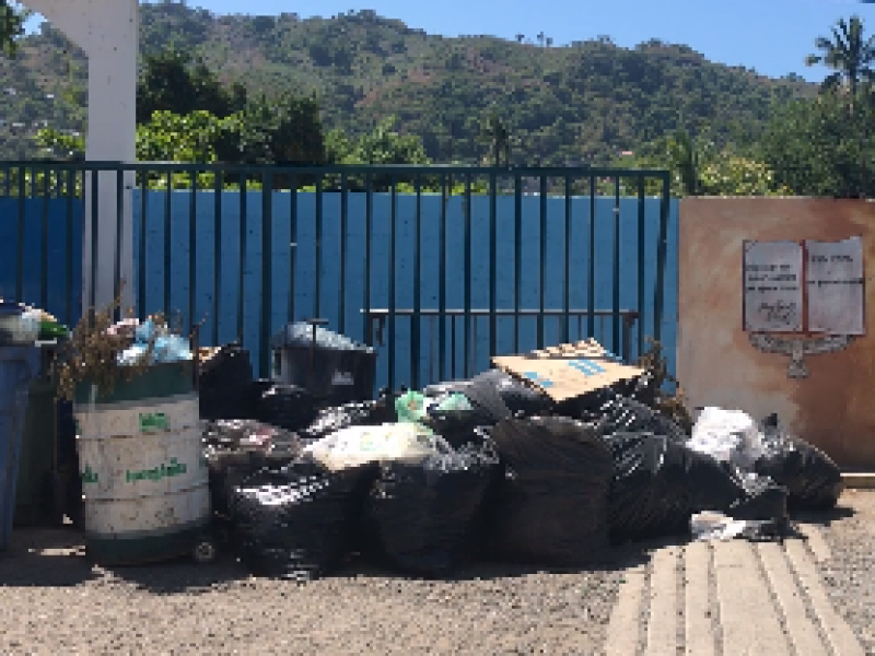 Piden retirar basura del la primaria Sor juana