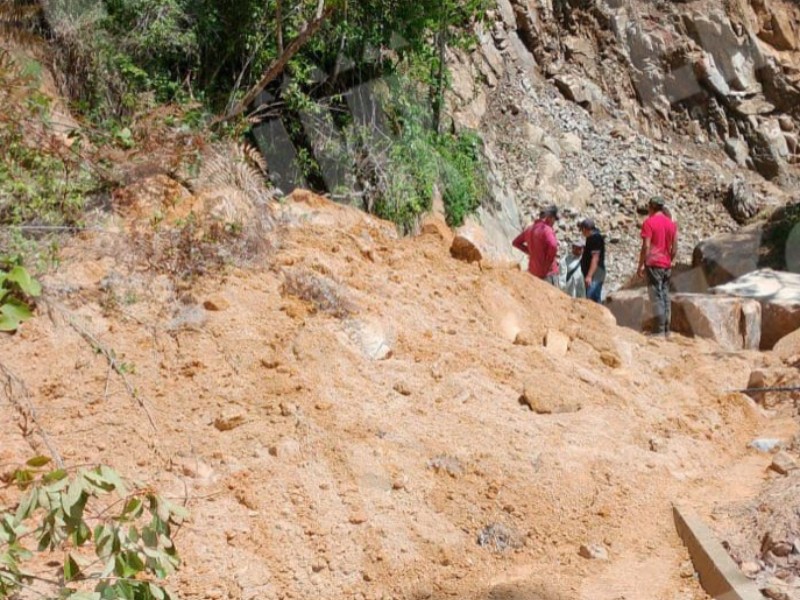 Piden retirar deslaves en la carretera El Edén–La Pintada