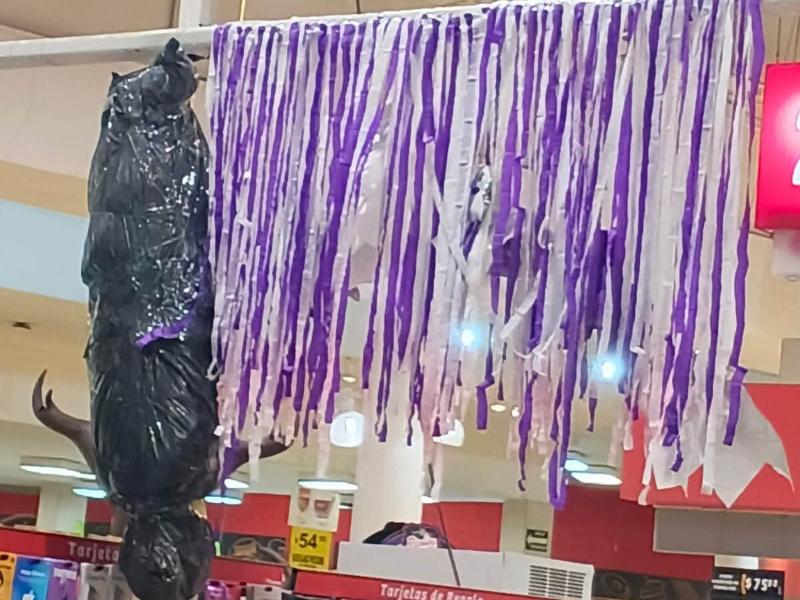 Piden sancionar decoración de Halloween por posible apología del delito