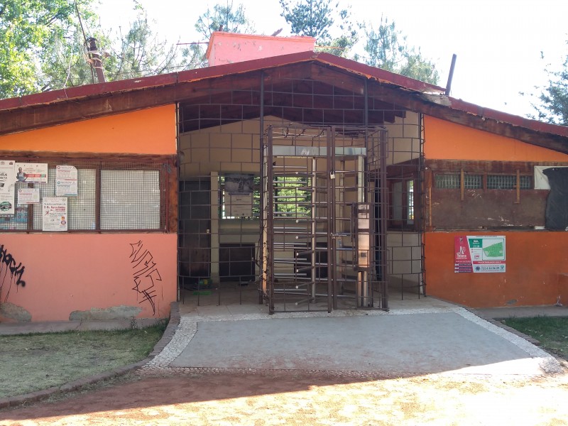 Piden sanitarios para el parque Vicente Guerrero