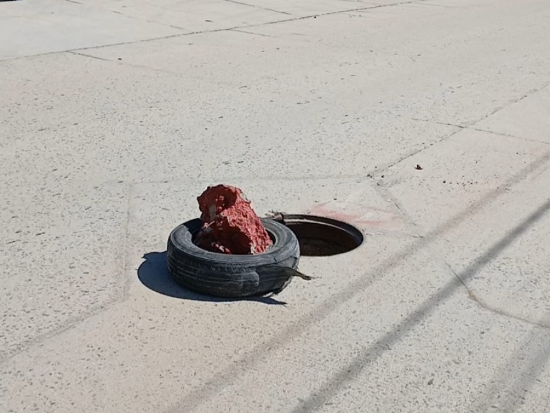 Piden se coloque tapadera de coladera en calle Flavio Olachea en Zacatal