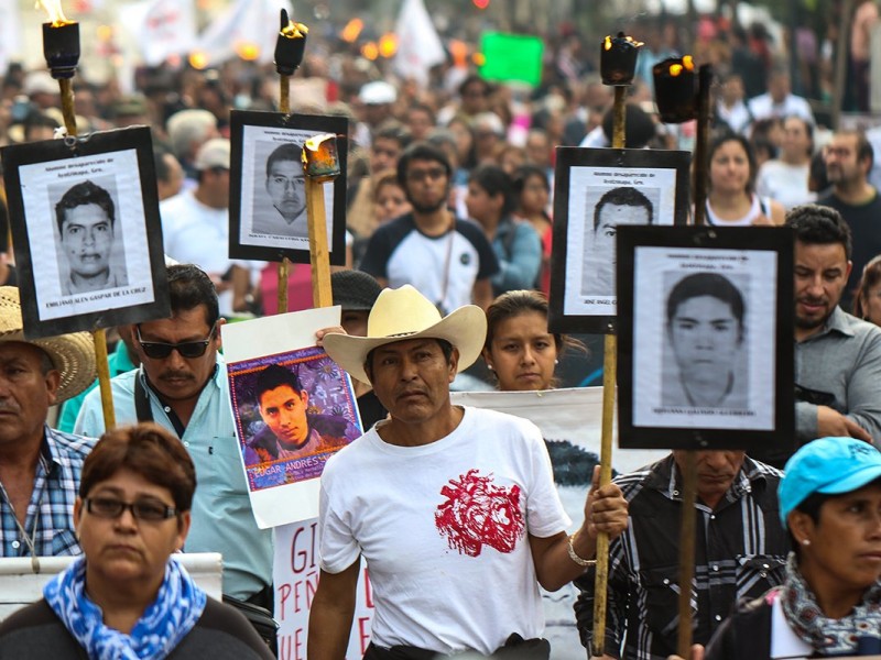 Piden se cumplimenten órdenes de aprensión por caso Ayotzinapa