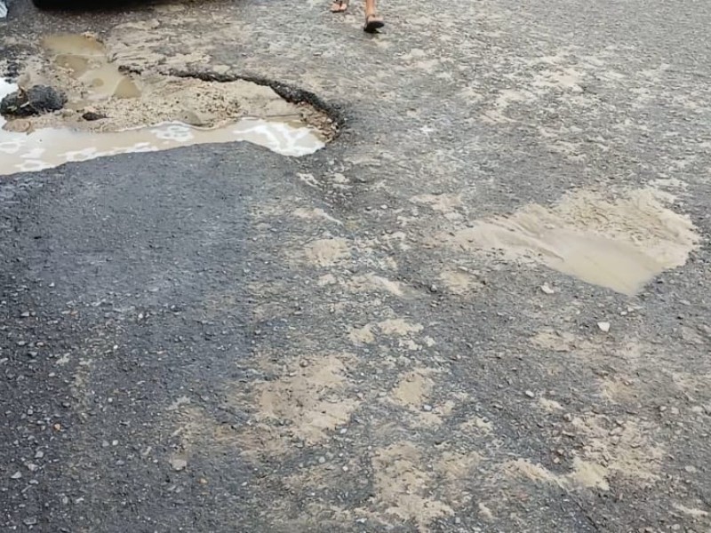 Piden se incluya calle Pescador en colonia Chamizal, en programa de bacheo