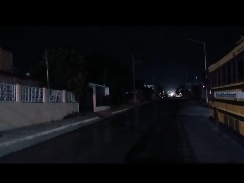 Sin alumbrado calle Margarito Sández Villarino en El Zacatal